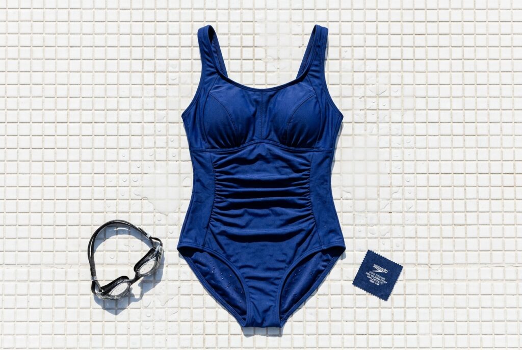 Maillot de bain gainant résiste chlore piscine - illustration